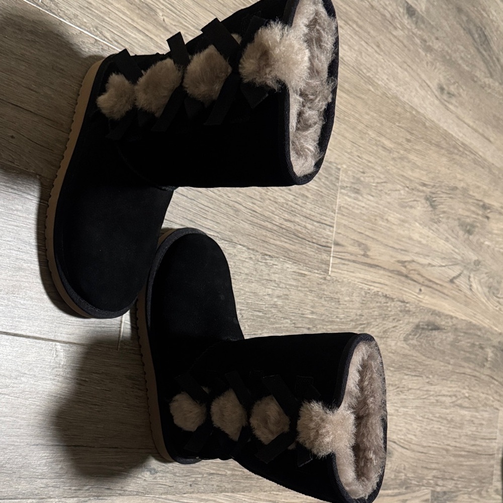 Koolaburra Black and Tan Winter Boots